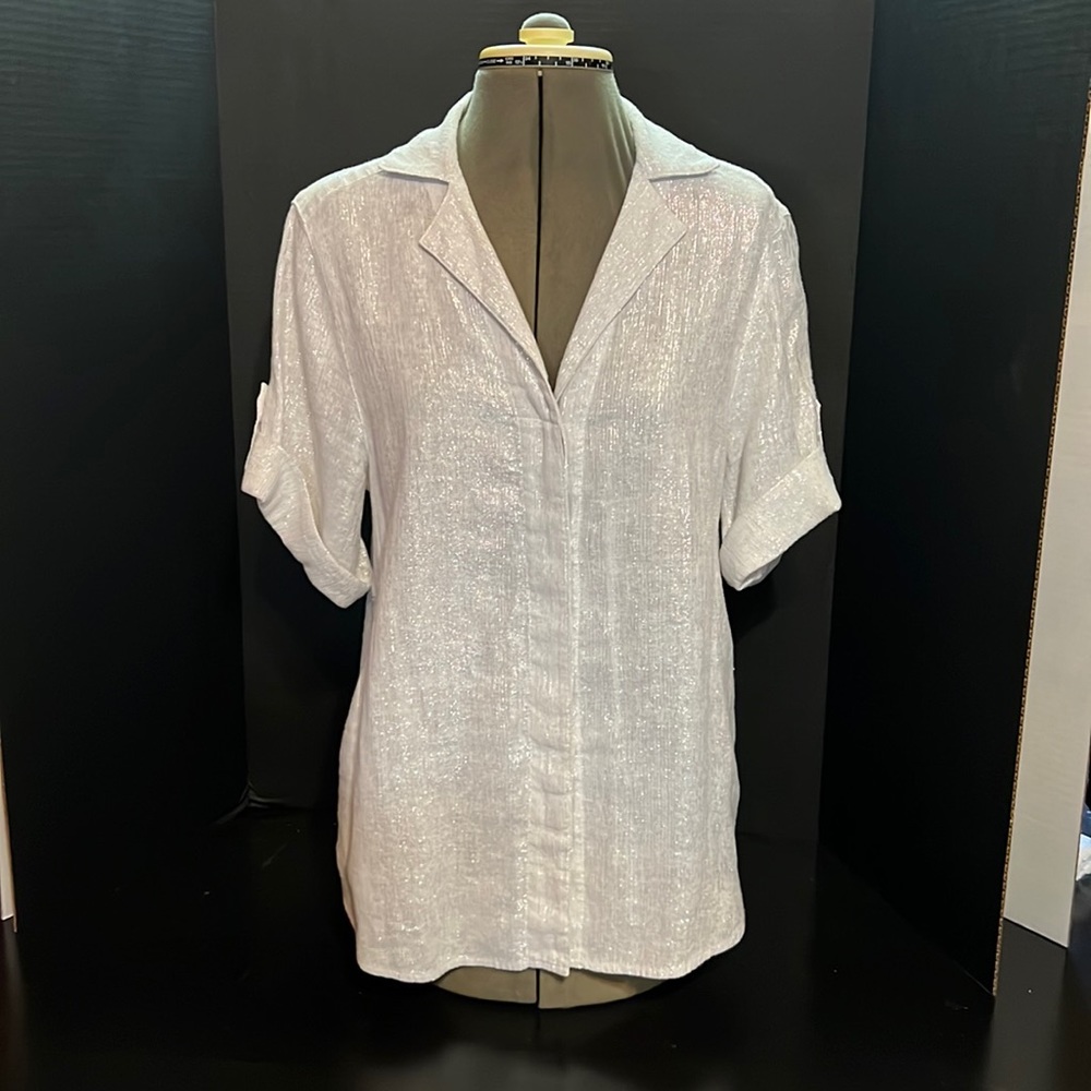 Shiny white blouse with pockets and no-show buttons.
